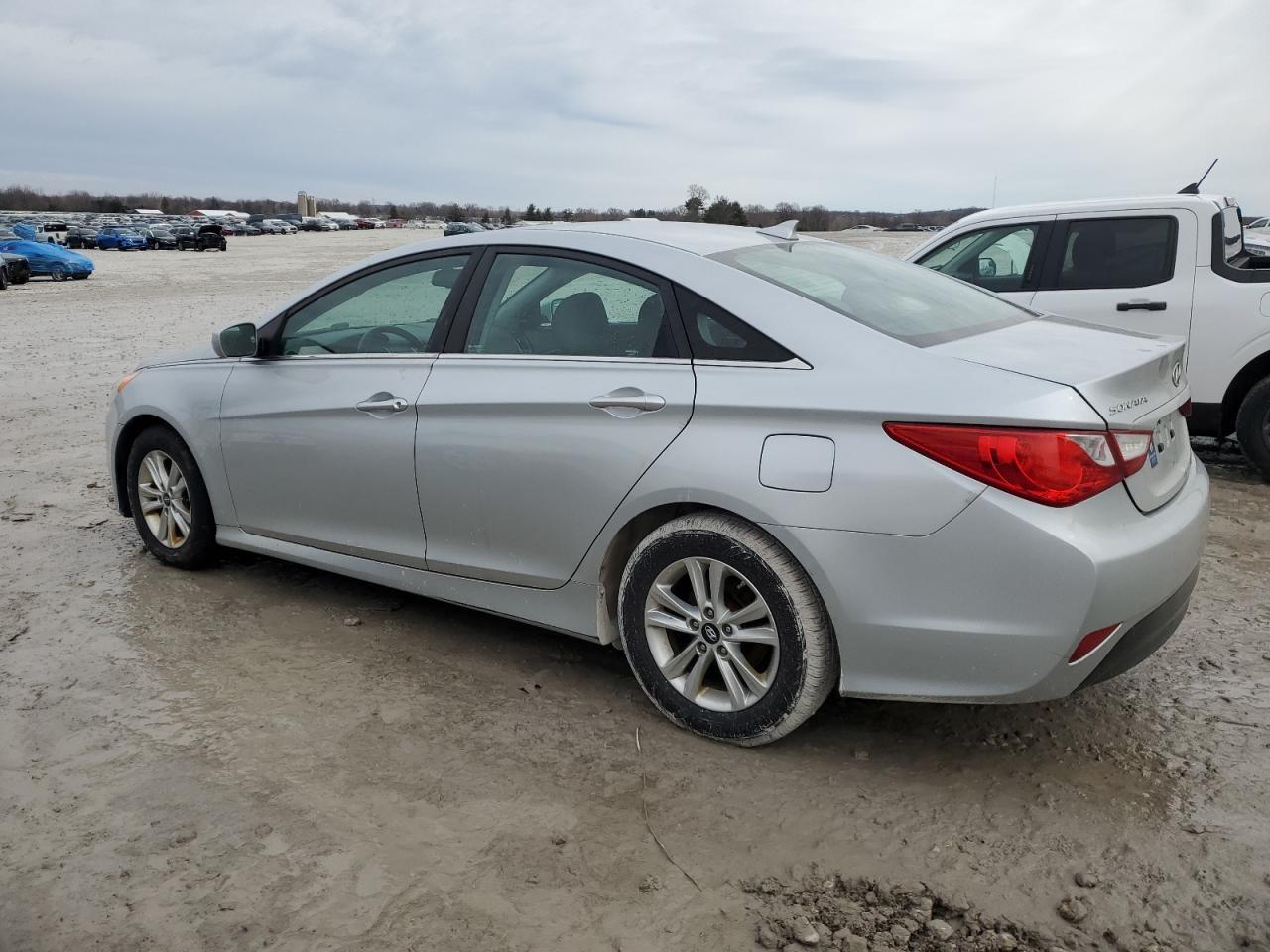 2014 Hyundai Sonata - Image 2