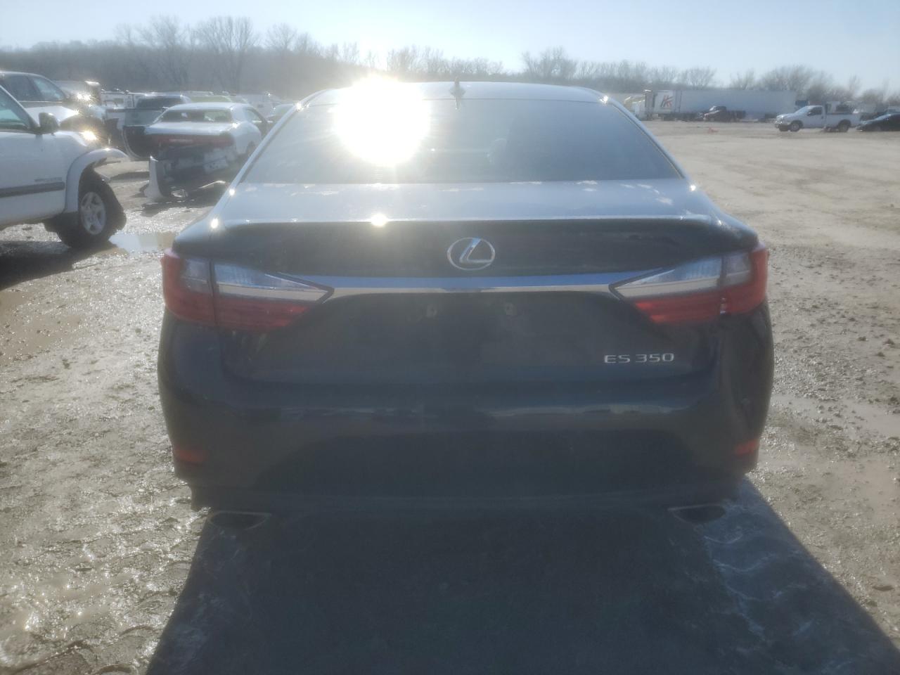 2018 Lexus ES - Image 6