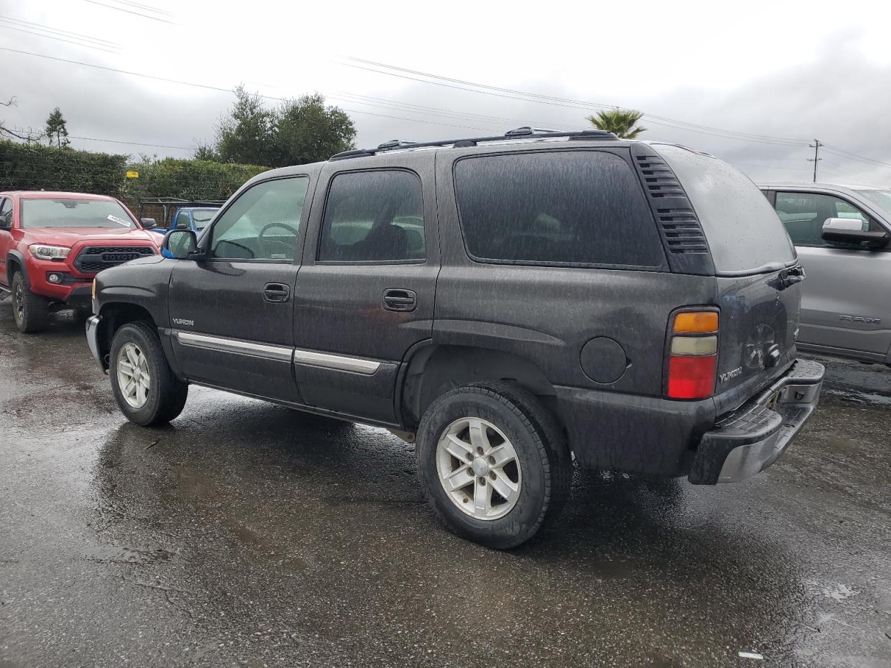 2005 GMC Yukon - Image 2