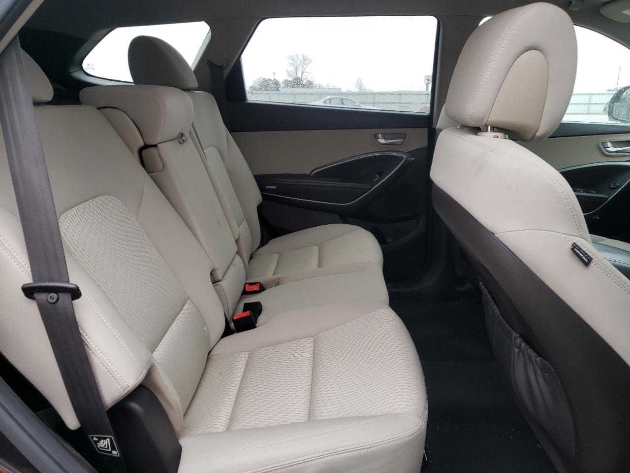 2017 Hyundai Santa Fe - Image 11