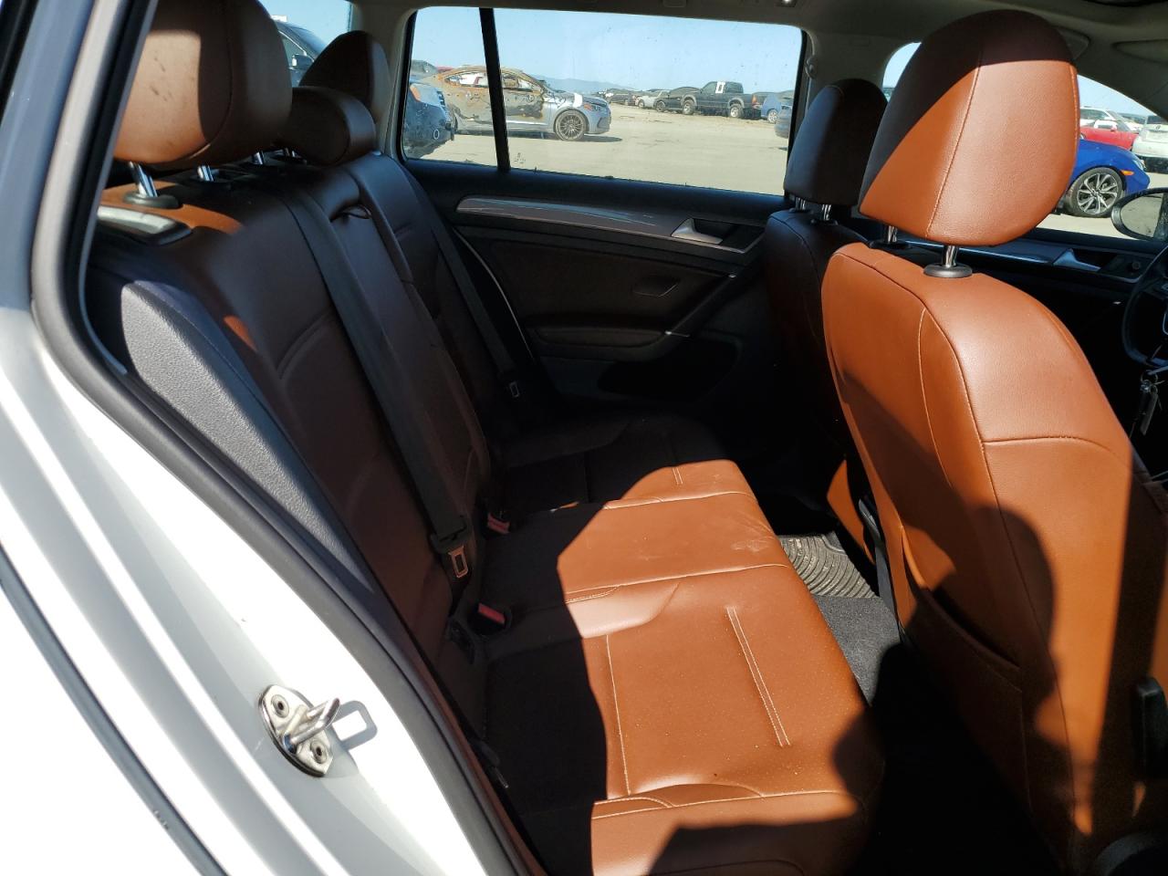 2019 Volkswagen Golf - Image 10