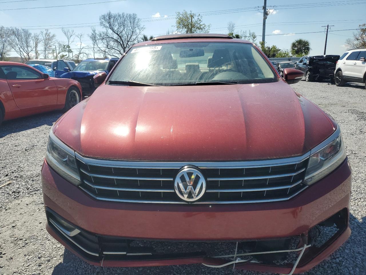 2017 Volkswagen Passat - Image 5