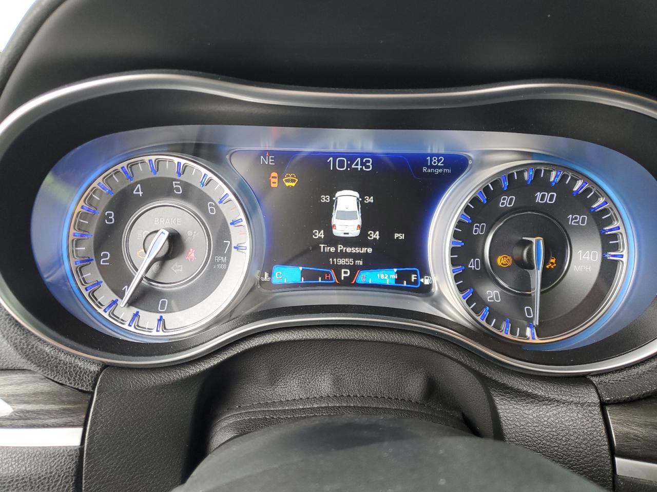 2019 Chrysler 300 - Image 9