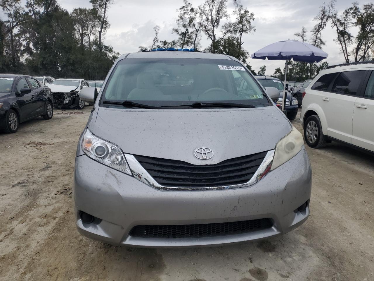 2012 Toyota Sienna - Image 5
