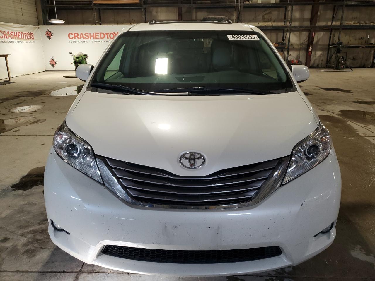 2017 Toyota Sienna - Image 5