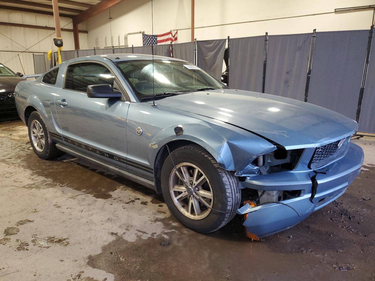 2005 Ford Mustang - Image 4