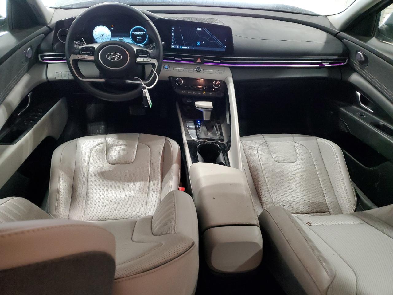 2022 Hyundai Elantra - Image 8