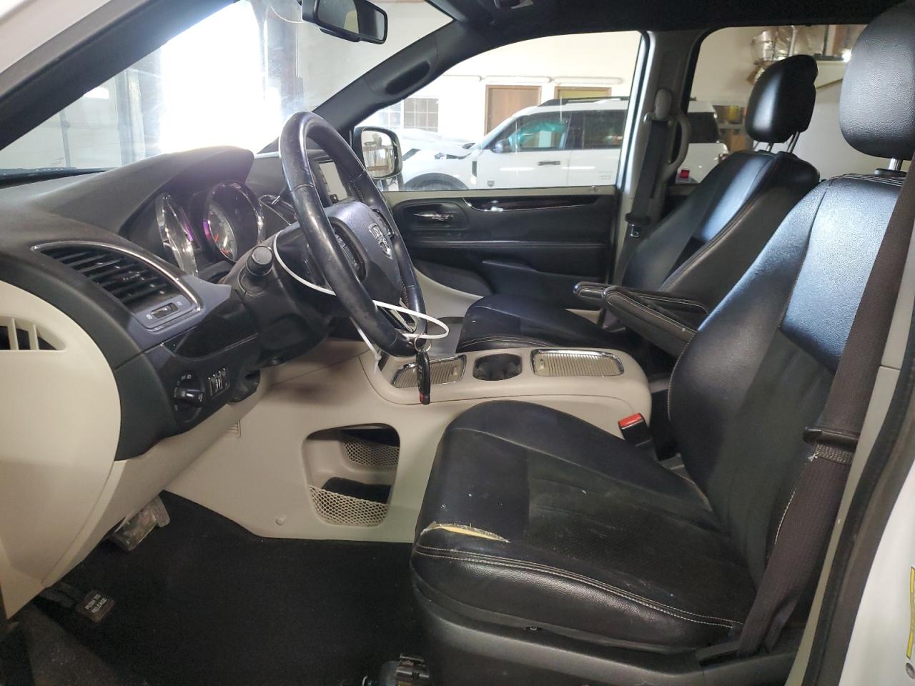 2017 Dodge Caravan - Image 7