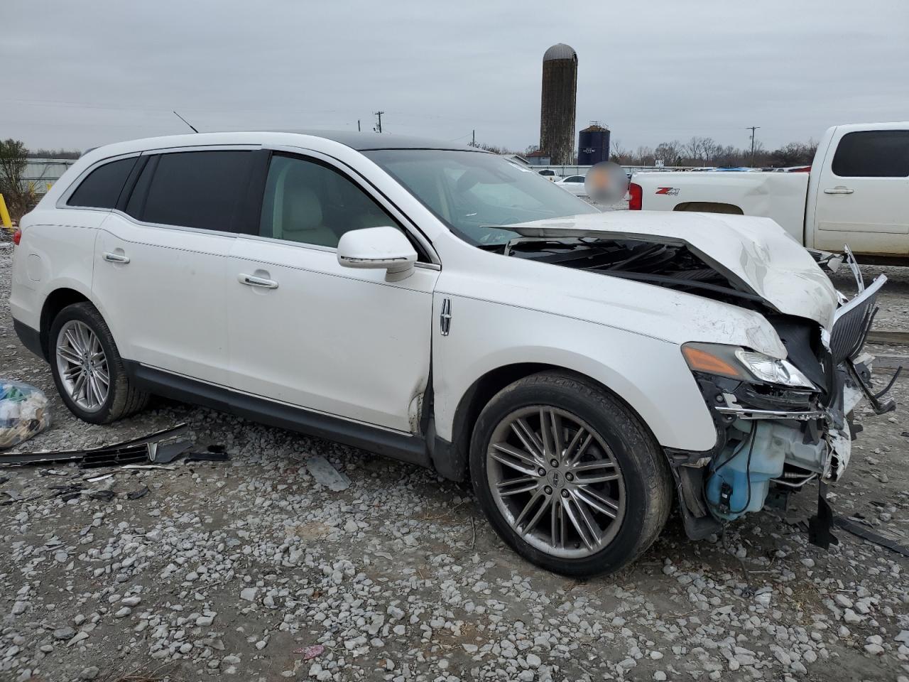 2014 Lincoln MKT - Image 4