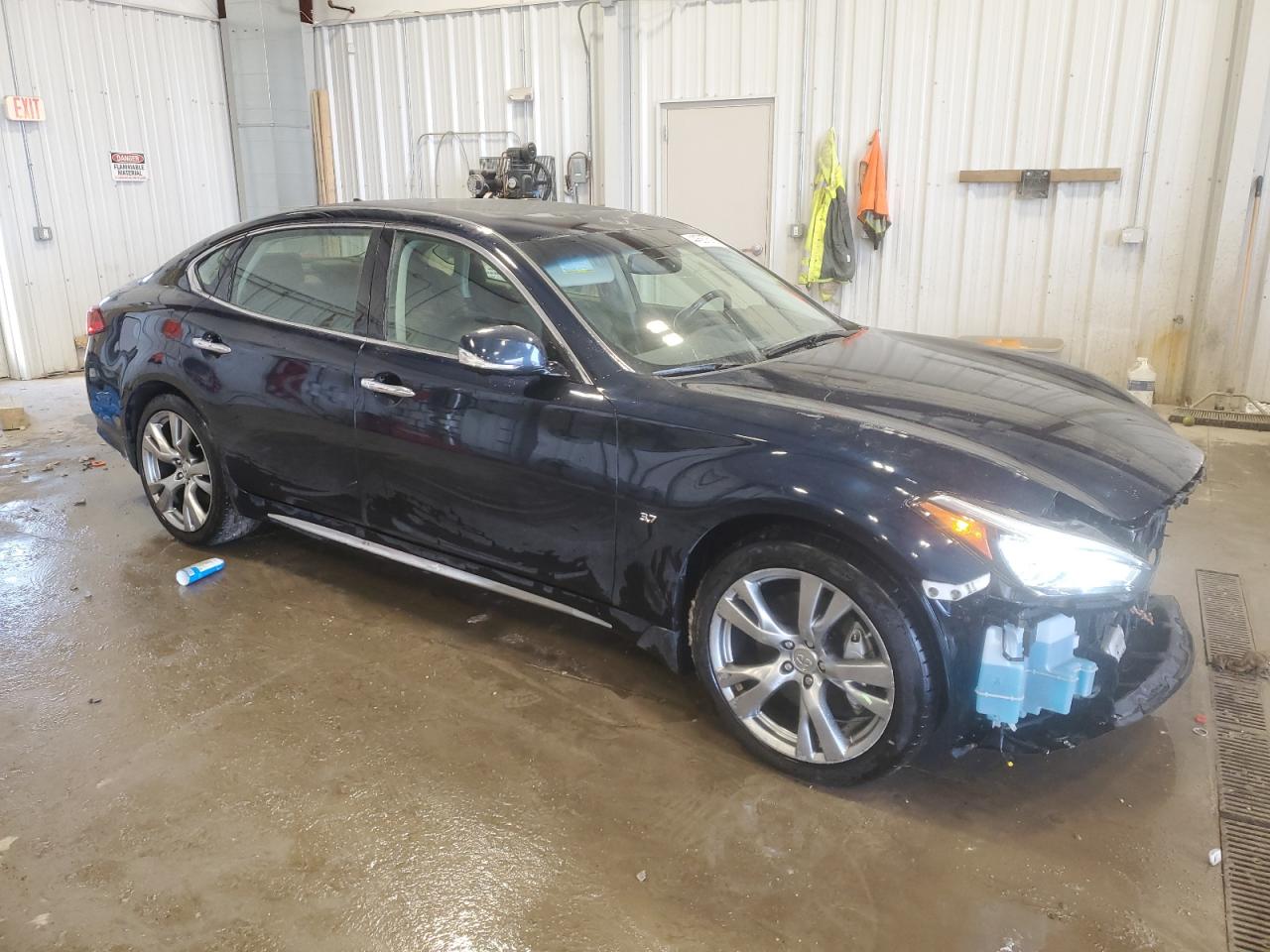 2016 Infiniti Q70 - Image 4
