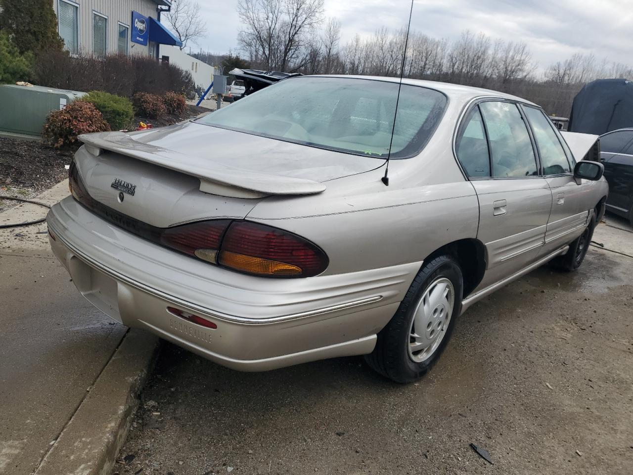 1997 Pontiac Bonneville - Image 3