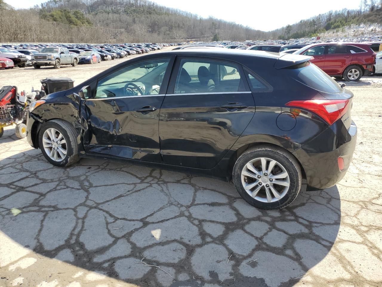 2013 Hyundai Elantra - Image 2