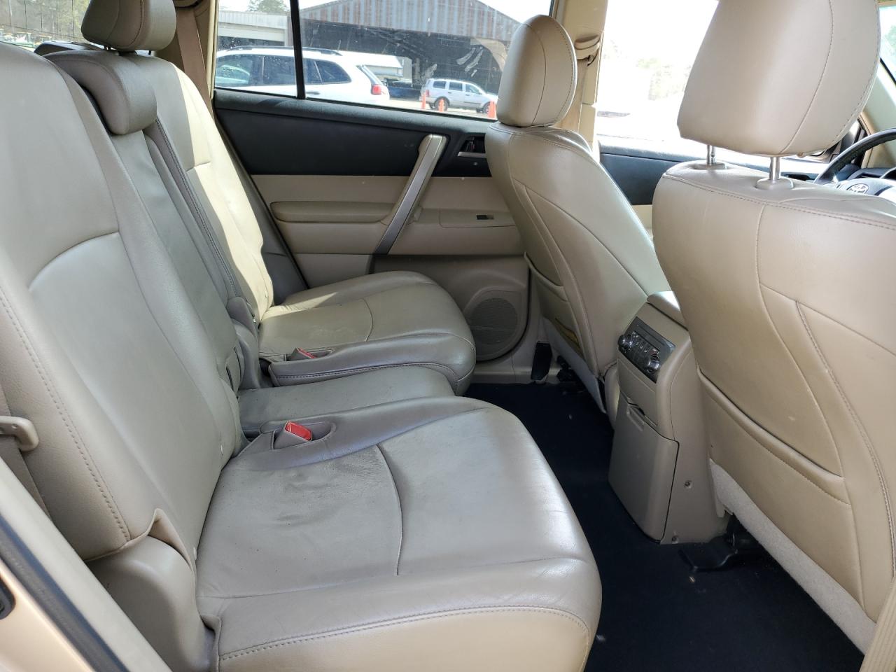2011 Toyota Highlander - Image 11