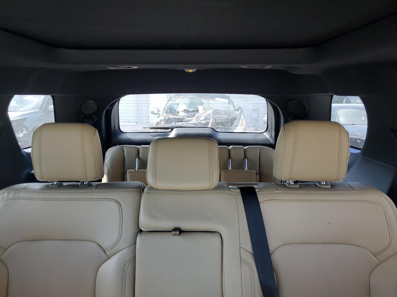 2016 Ford Explorer - Image 10