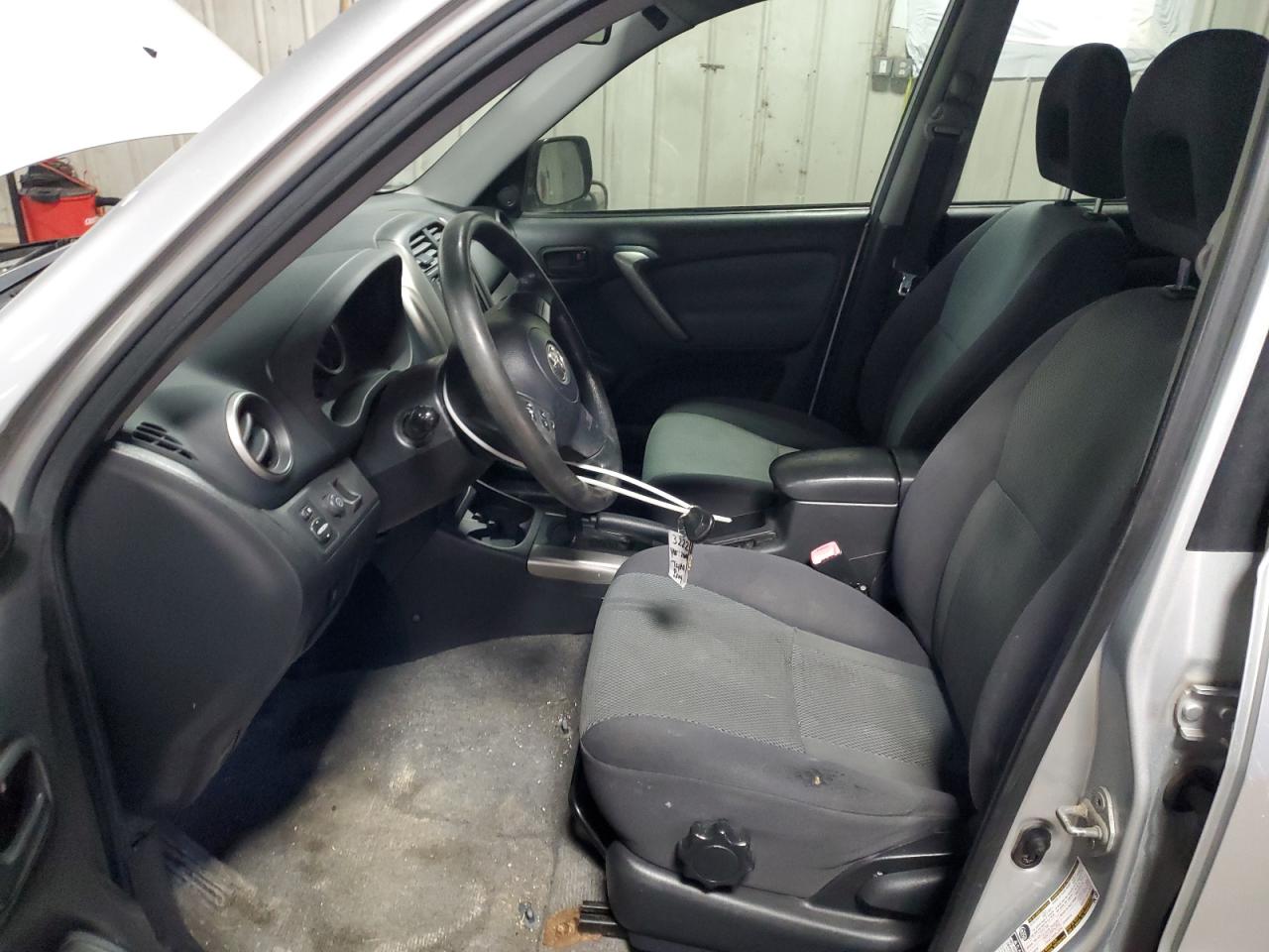 2004 Toyota RAV 4 - Image 7