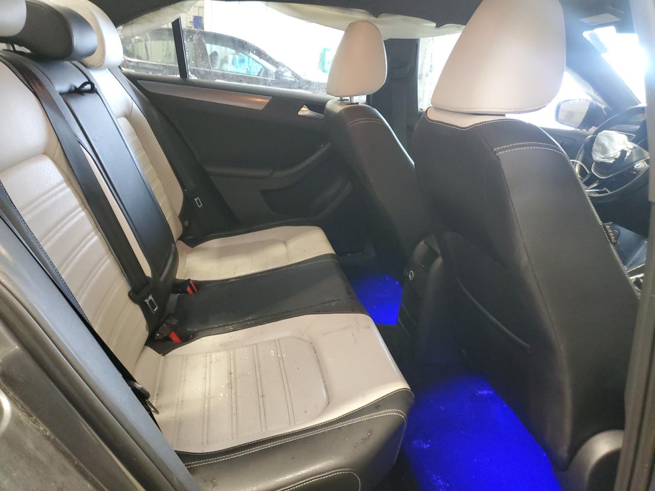 2016 Volkswagen Jetta - Image 10