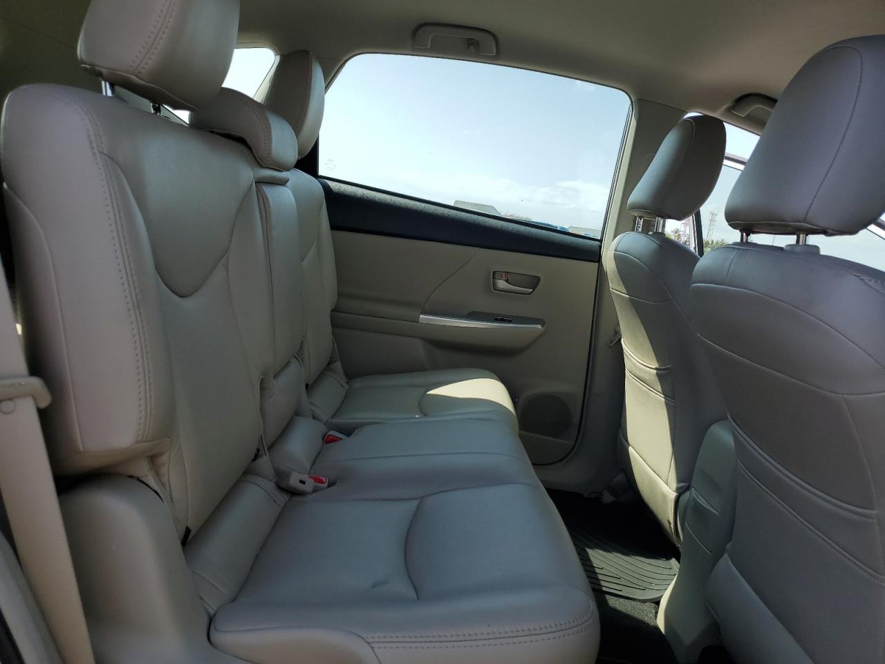2012 Toyota Prius - Image 10