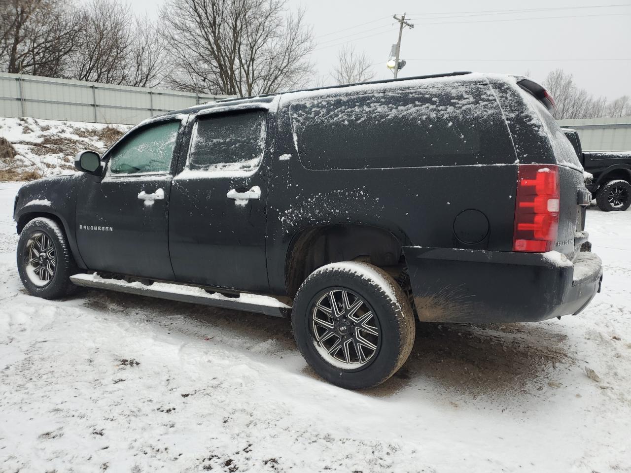 2008 Chevrolet Suburban - Image 2