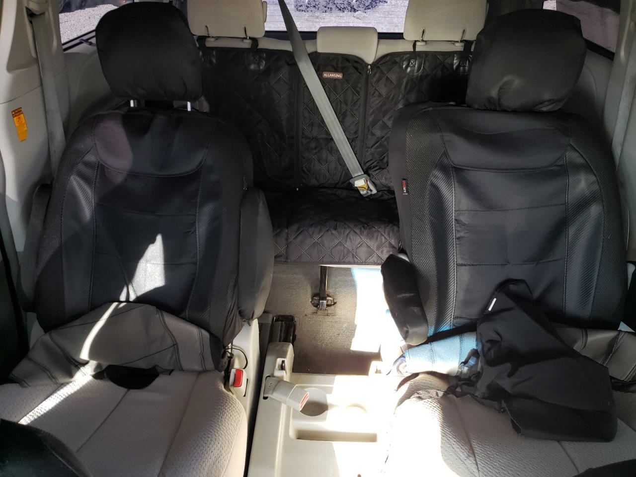 2014 Toyota Sienna - Image 10