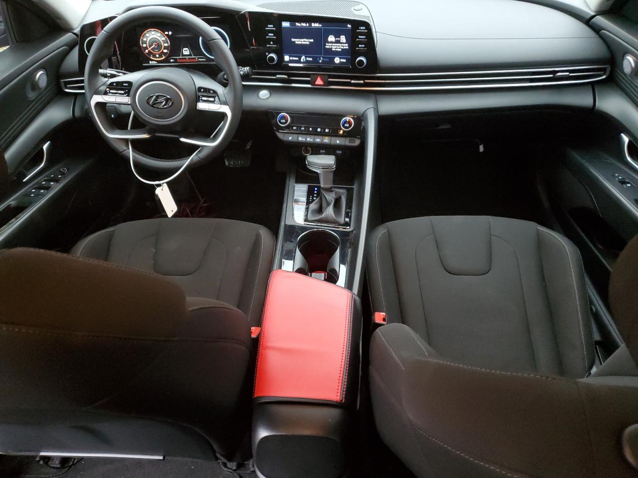 2022 Hyundai Elantra - Image 8