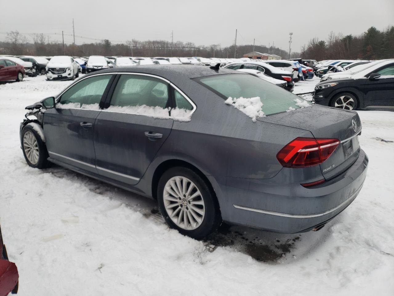 2017 Volkswagen Passat - Image 2