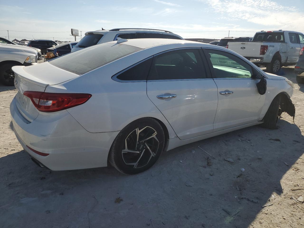2015 Hyundai Sonata - Image 3
