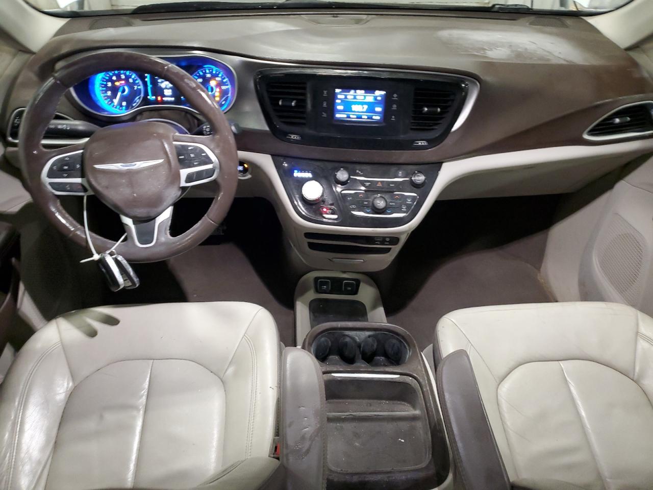 2017 Chrysler Pacifica - Image 8