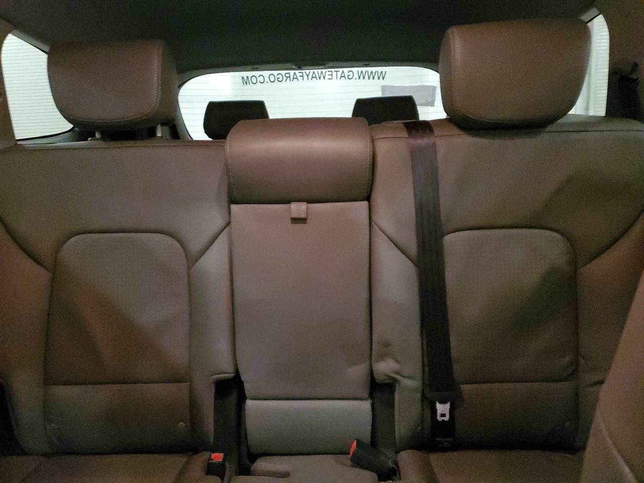 2014 Hyundai Santa Fe - Image 10