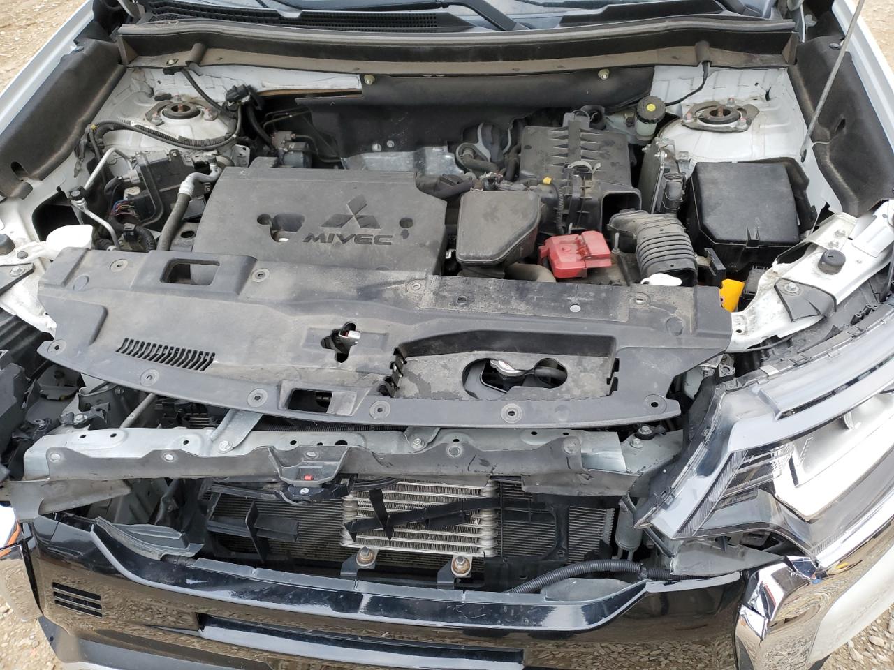 2019 Mitsubishi Outlander - Image 12