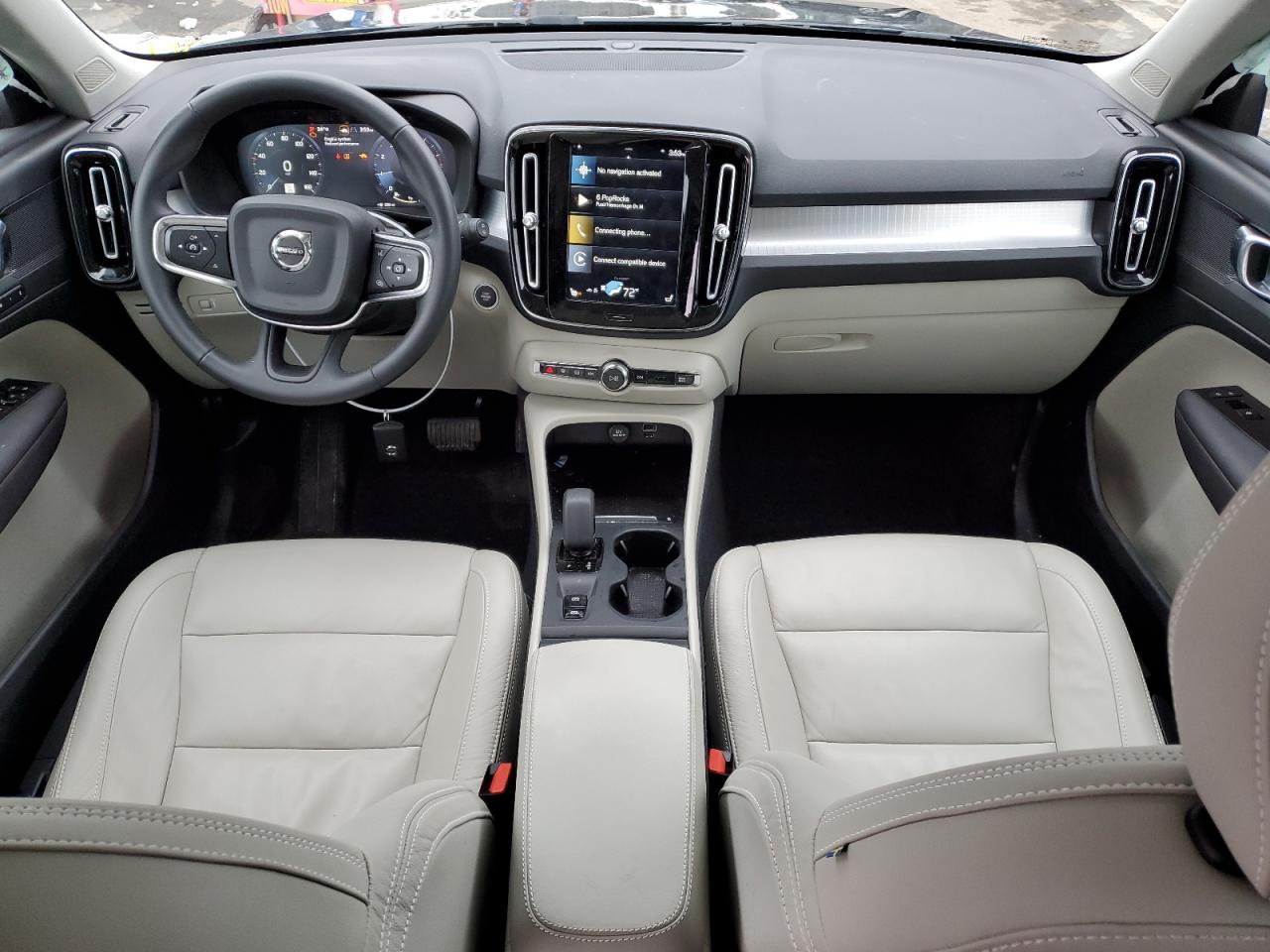 2022 Volvo XC40 - Image 8