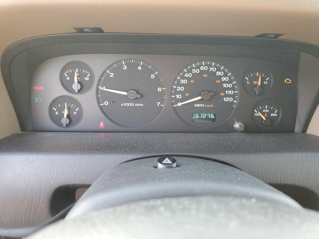 2004 Jeep Grand Cherokee - Image 9