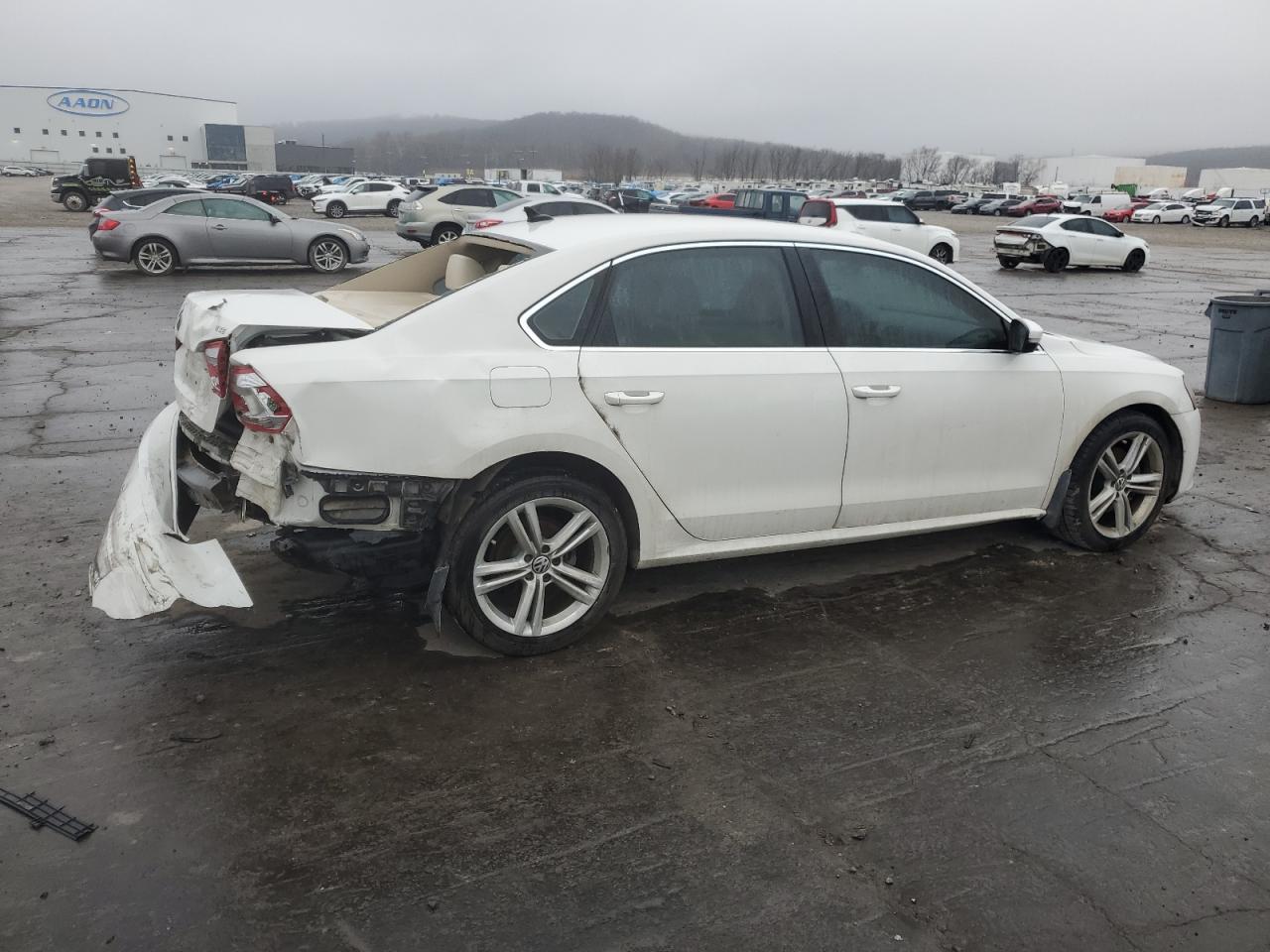 2014 Volkswagen Passat - Image 3