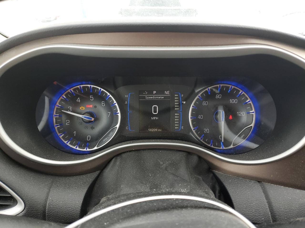 2017 Chrysler Pacifica - Image 9