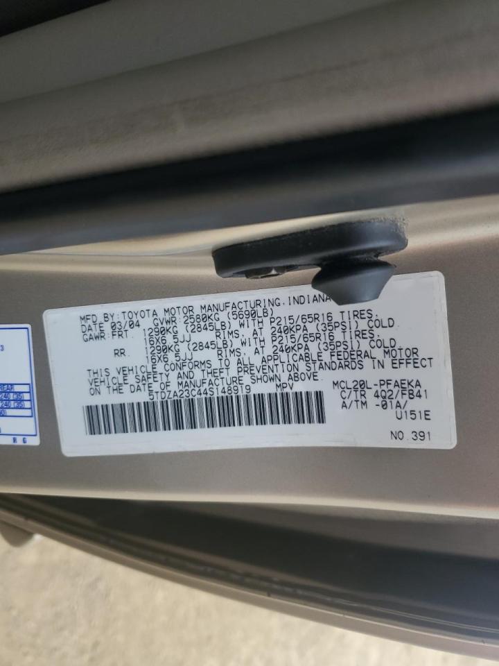 2004 Toyota Sienna - Image 13