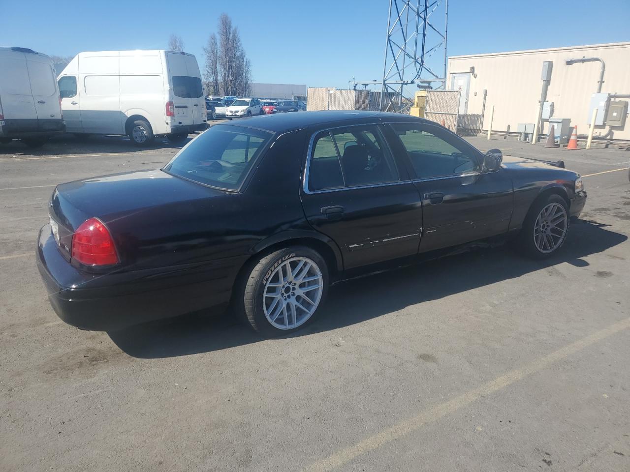 2011 Ford Crown Victoria - Image 3