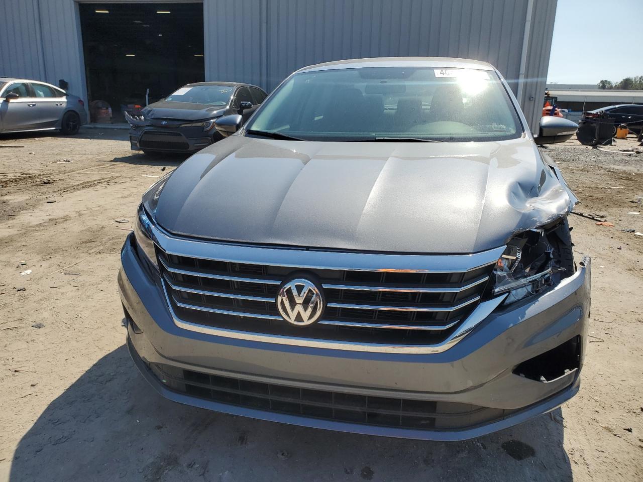 2021 Volkswagen Passat - Image 5