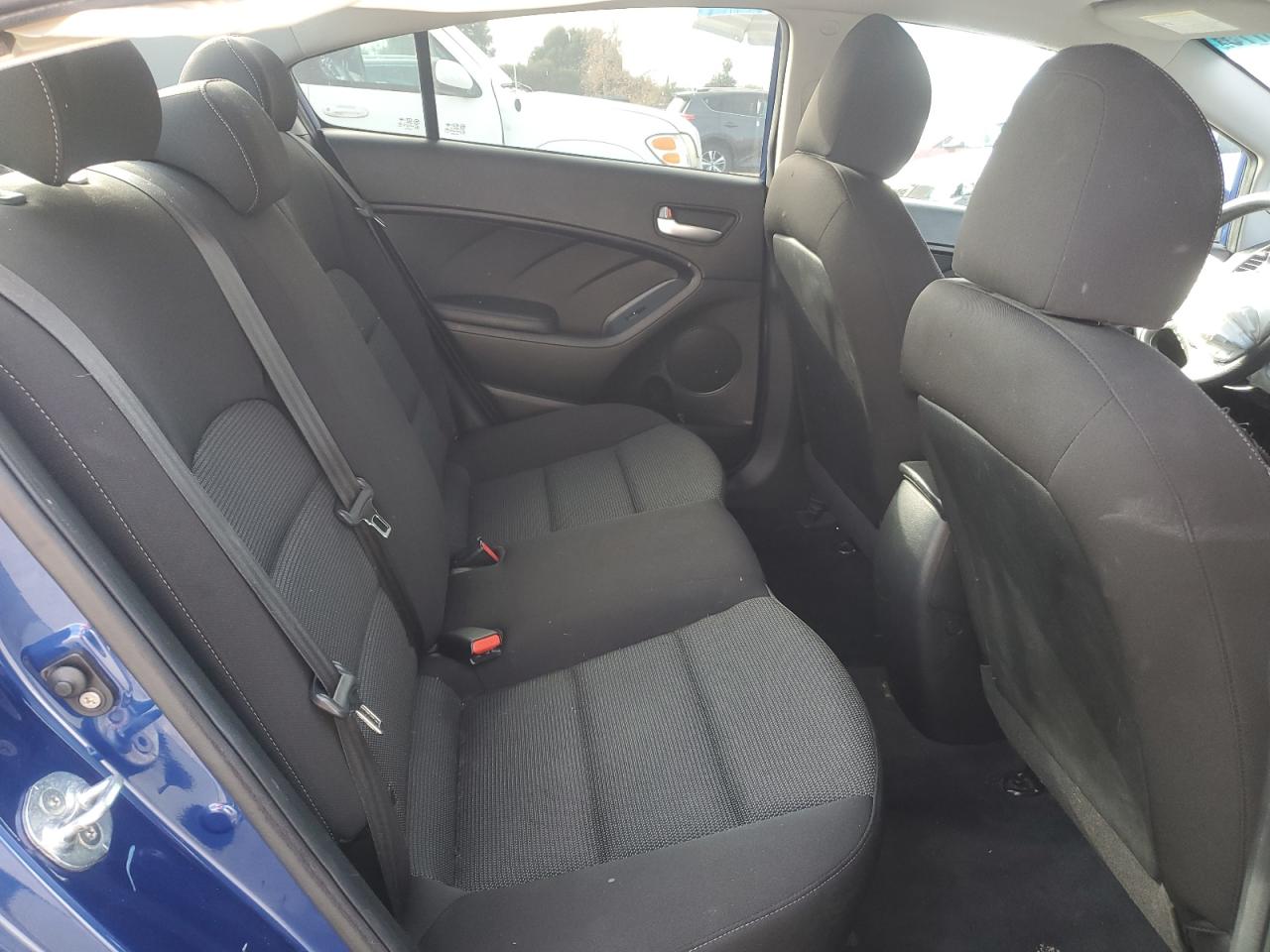 2017 Kia Forte - Image 11