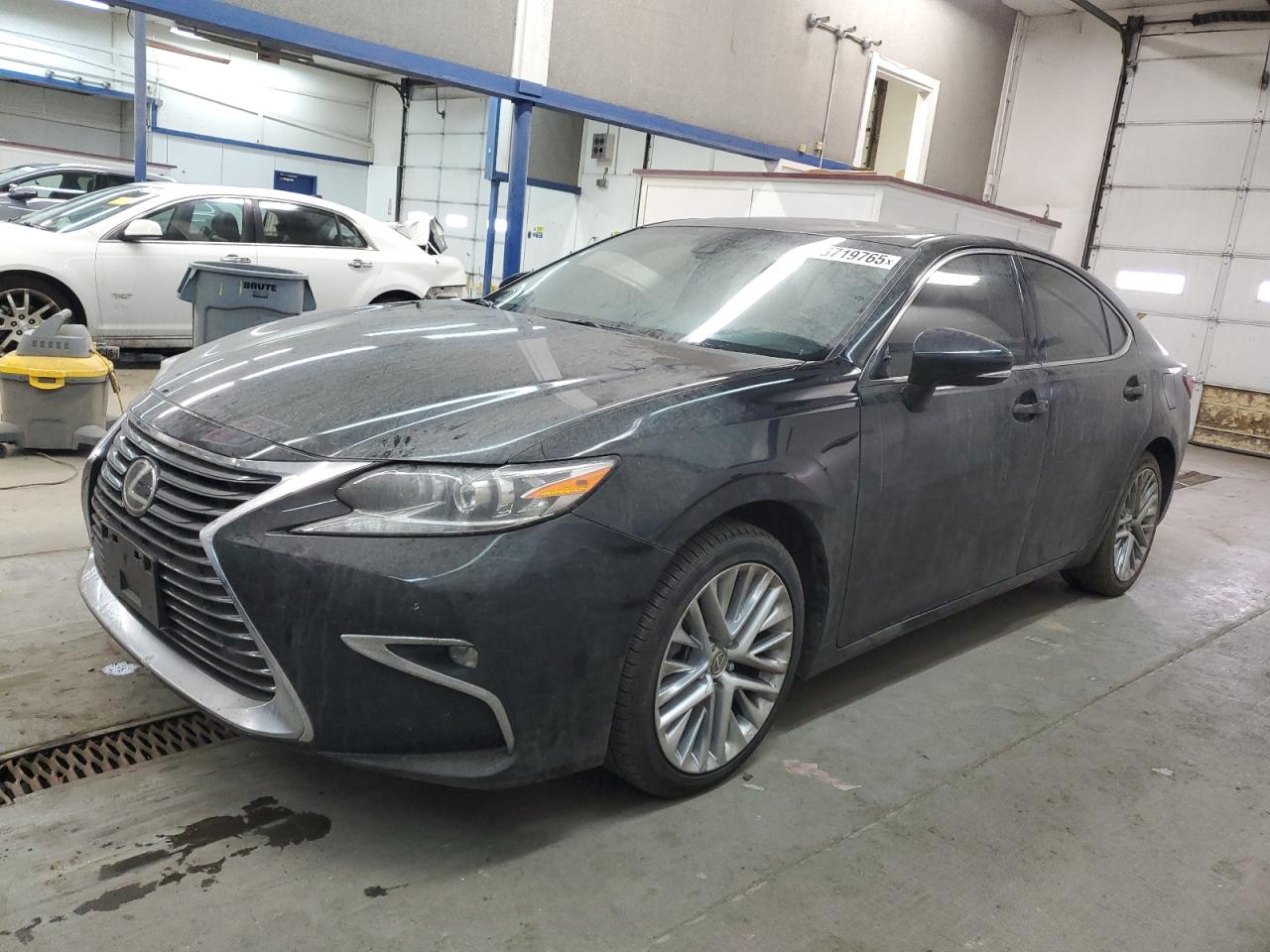 2016 Lexus ES - Image 1