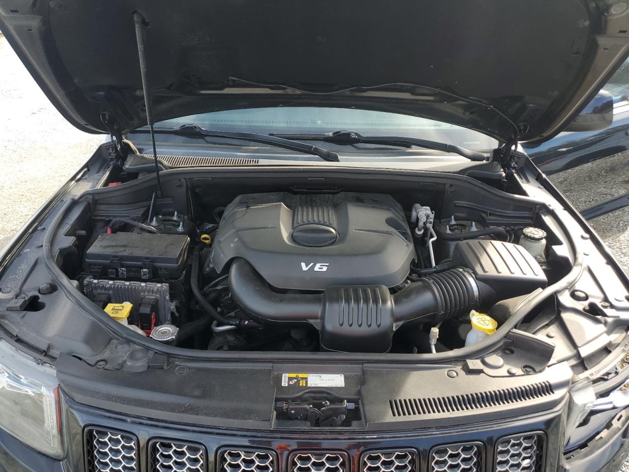 2015 Jeep Grand Cherokee - Image 13