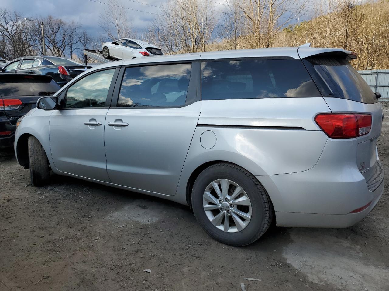 2018 Kia Sedona - Image 2
