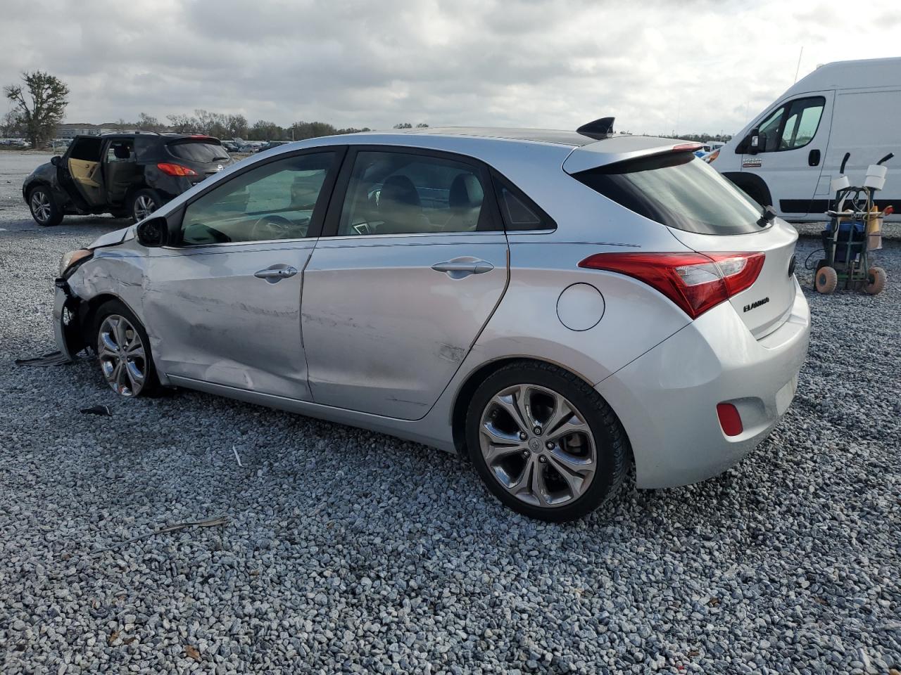 2013 Hyundai Elantra - Image 2