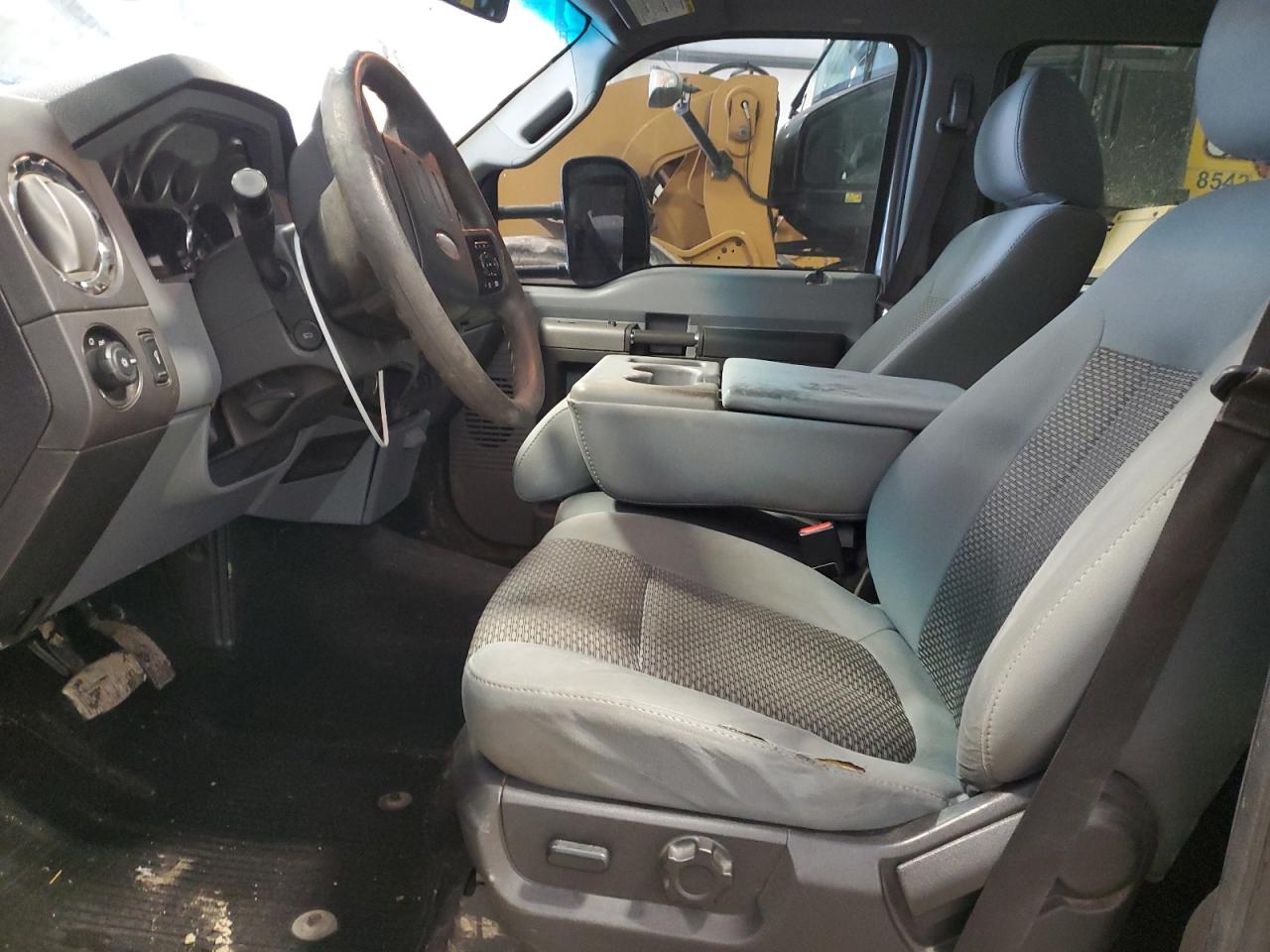 2011 Ford F250 - Image 7