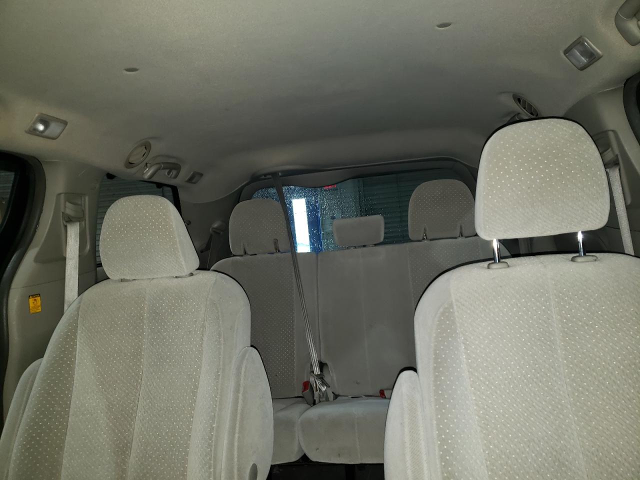 2011 Toyota Sienna - Image 10