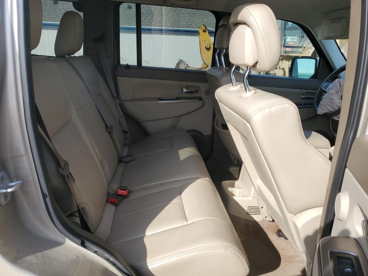 2011 Jeep Liberty (North America) - Image 11