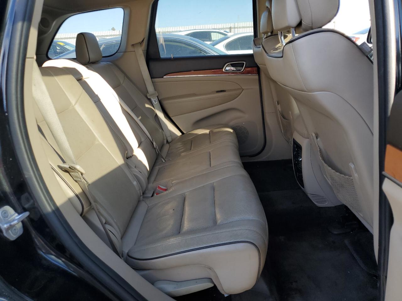 2012 Jeep Grand Cherokee - Image 11