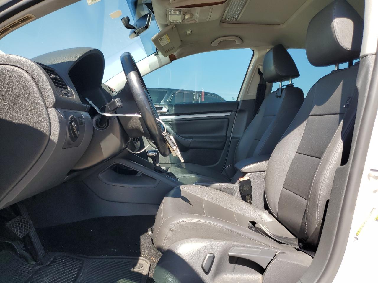 2009 Volkswagen Jetta - Image 7