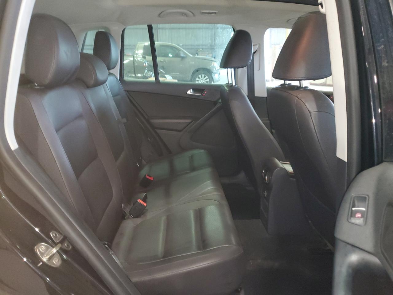 2016 Volkswagen Tiguan - Image 11