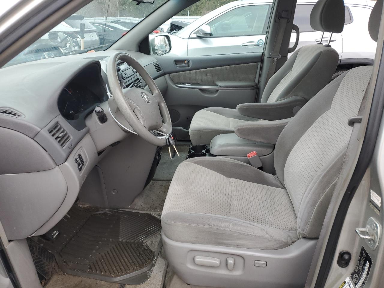 2008 Toyota Sienna - Image 7