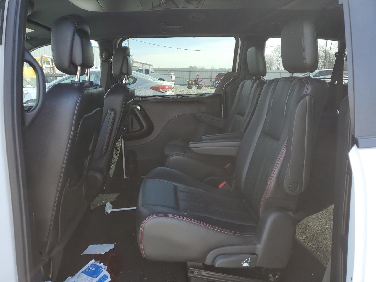2019 Dodge Caravan - Image 12
