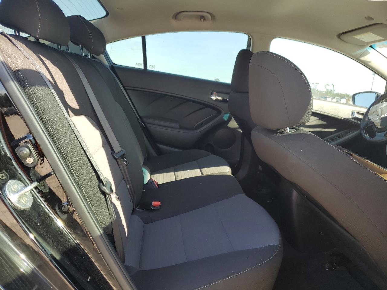 2017 Kia Forte - Image 11